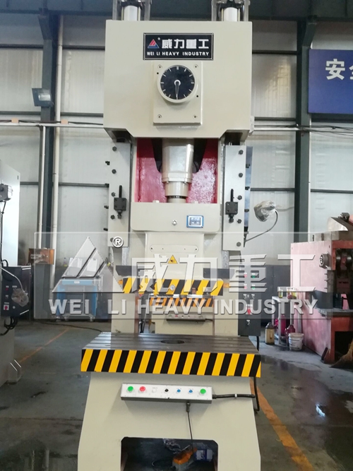 110噸氣動(dòng)沖床細(xì)節(jié)展示1