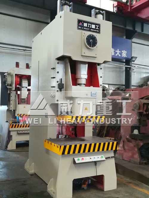 110噸氣動(dòng)沖床細(xì)節(jié)展示2