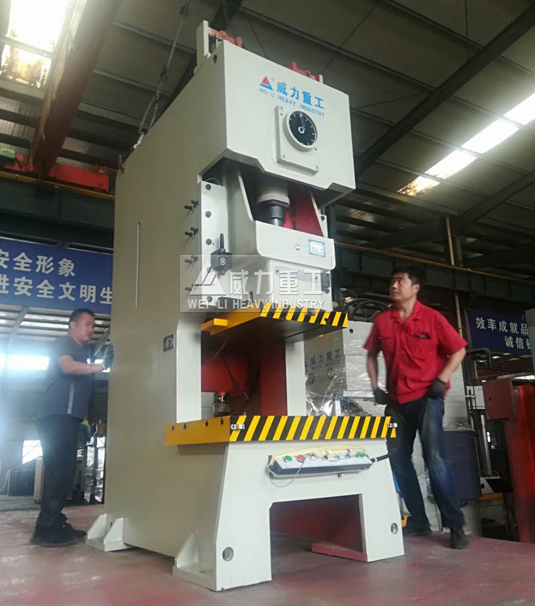 物流部吊裝250噸氣動沖床