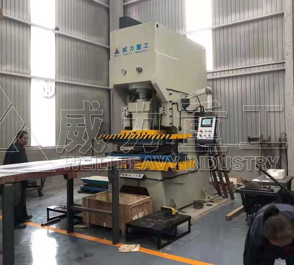 160液壓沖床沖孔壓型中