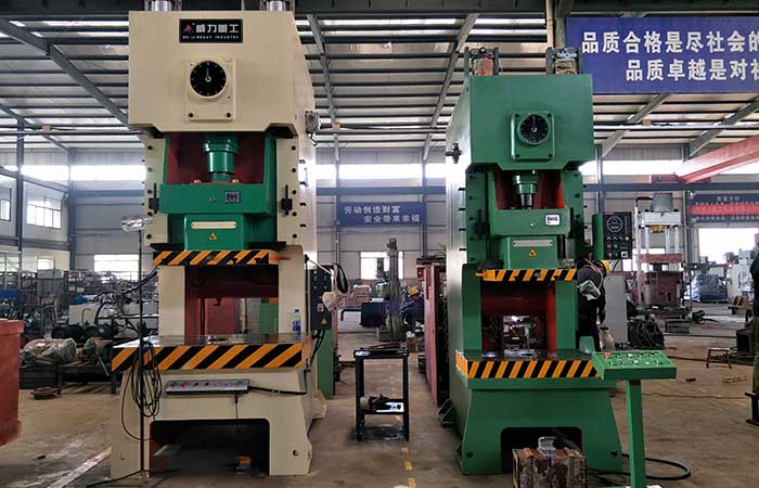 200噸氣動(dòng)沖床